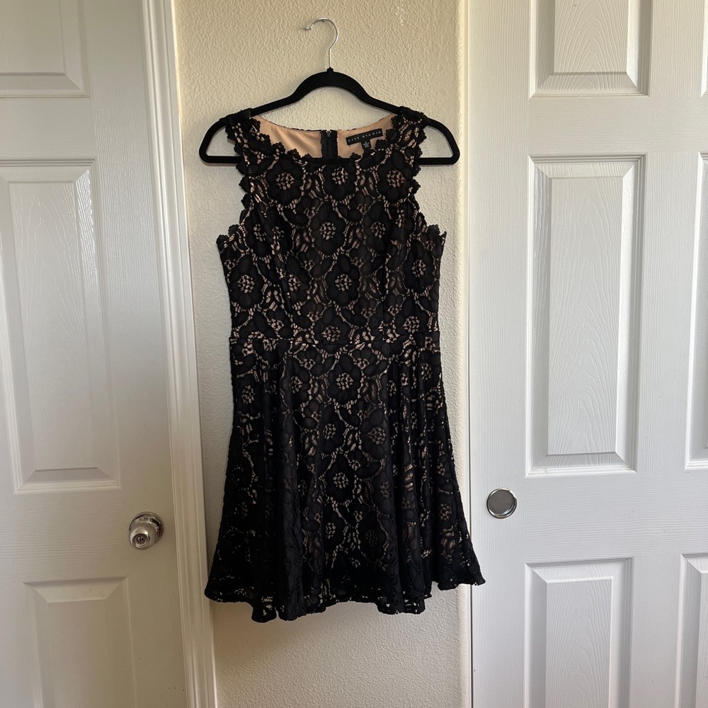 Black Lace Dress (Juniors)